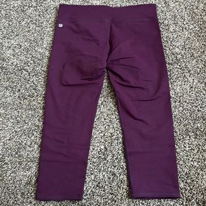 Women’s Large Fabletics Athletic Capri Pants
